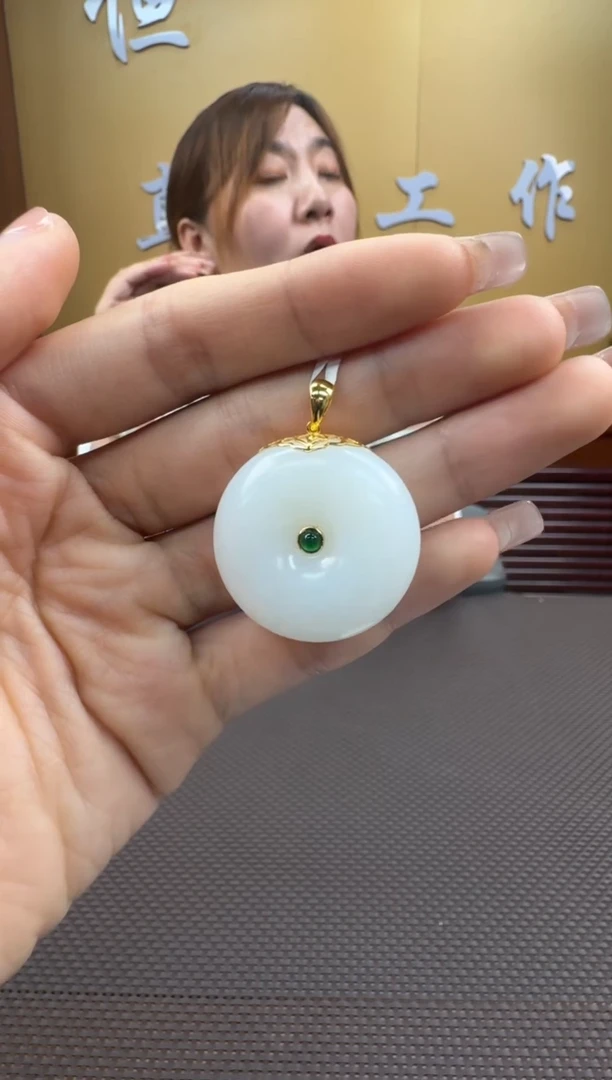 【闪购商品】和田玉挂件18K金镶嵌挂件