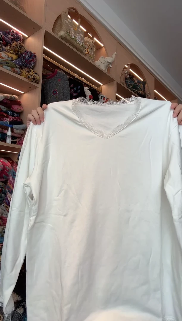 羊毛白色蘑毛v领打底衫