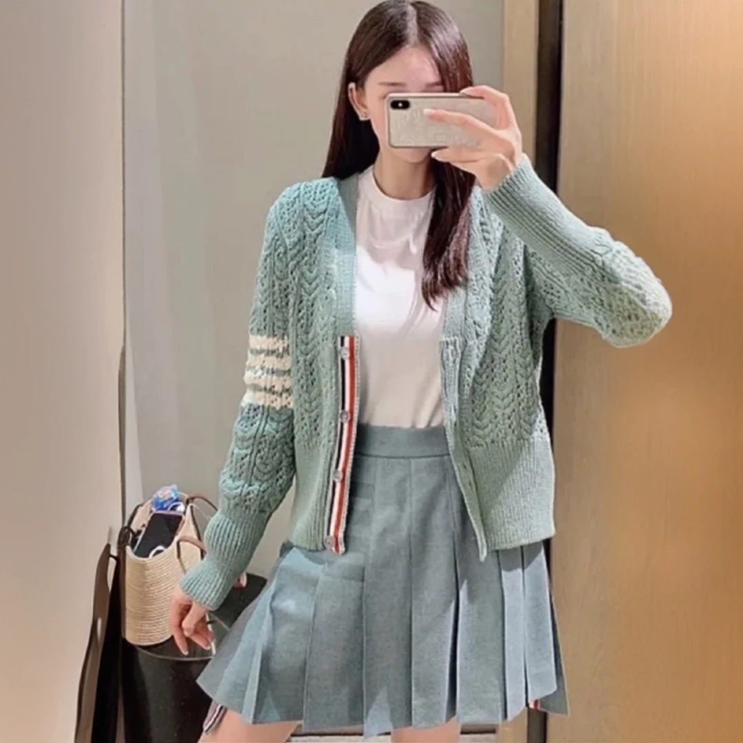 全新未使用 THOMBROWNE 积分-100汤/P205741296/V领长袖开衫 40码