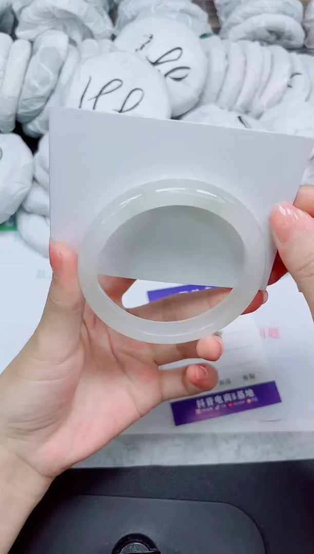 石英质玉手镯未镶嵌108-61