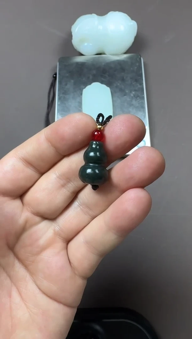 颈饰未镶嵌和田玉老*童1