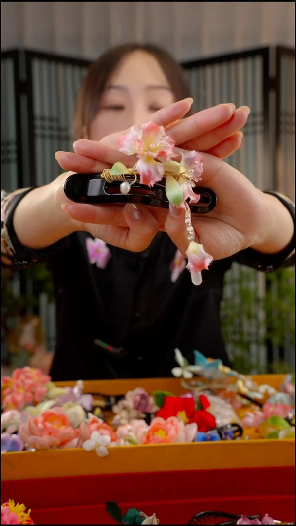 刺绣非遗苏绣绒花饰品