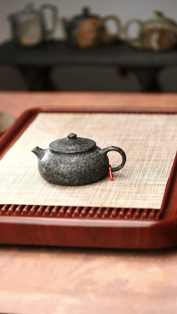 归玉堂冰碛岩重工雕刻豹纹寒江壶220cc