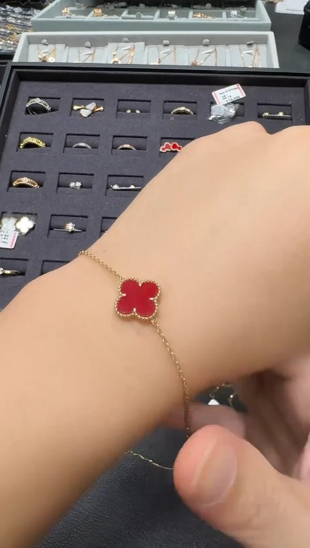 18K金镶嵌手链玛瑙/玉髓红色大单花手链