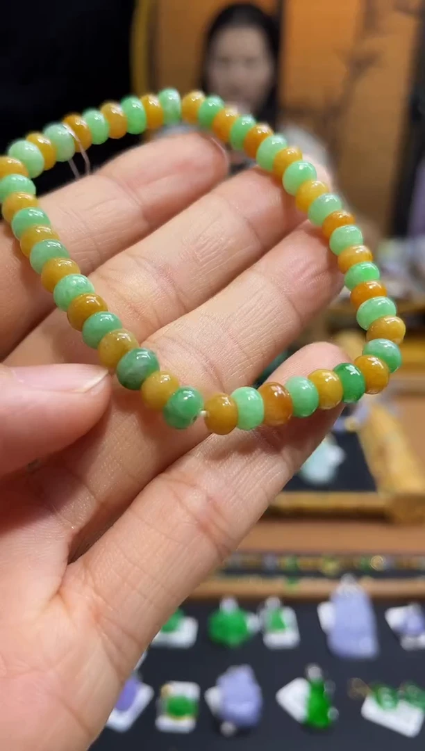 颈饰未镶嵌翡翠手串