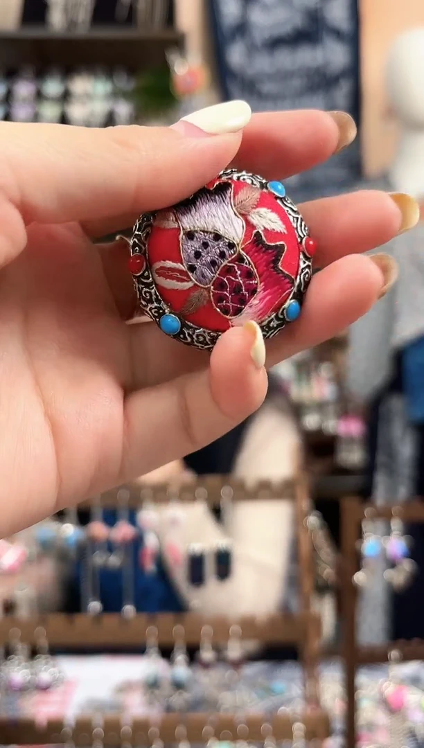 织绣民族风非遗老绣饰品185