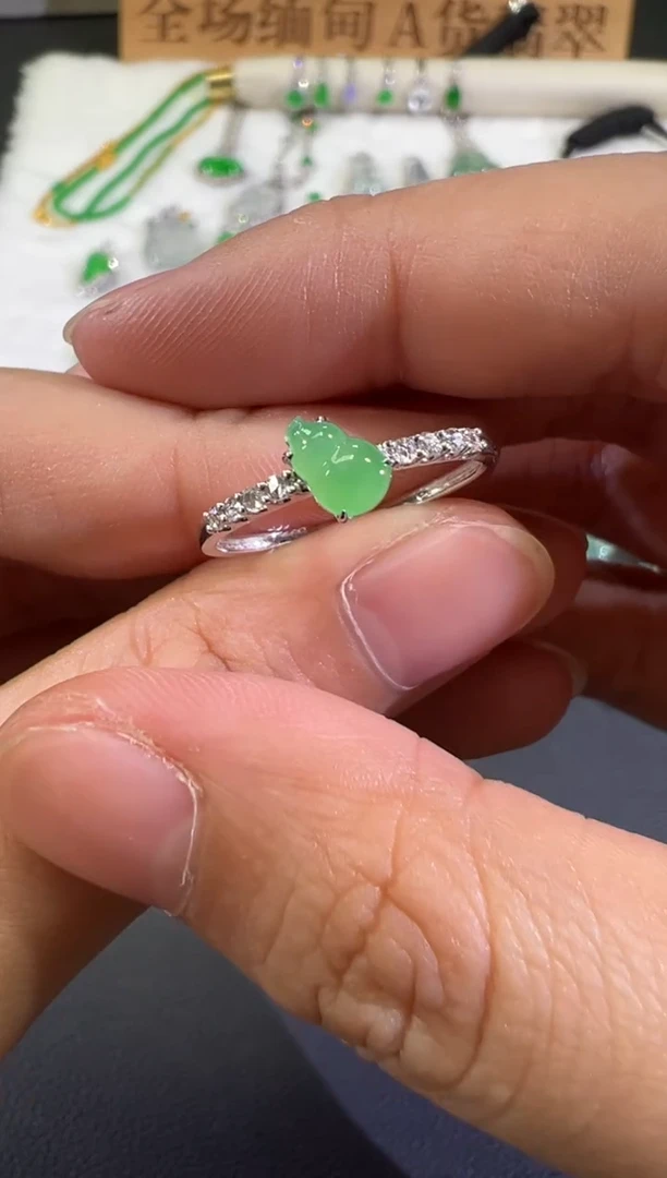 18K金镶嵌戒指翡翠B560|980