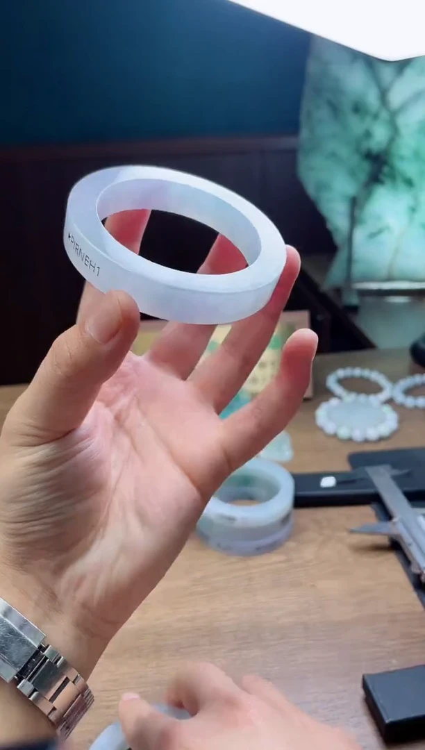 未镶嵌手镯定制翡翠敏*定制