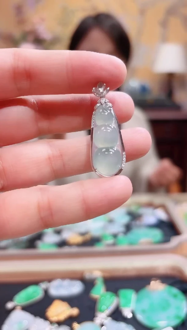 吊坠(不含链)18K金镶嵌翡翠福豆