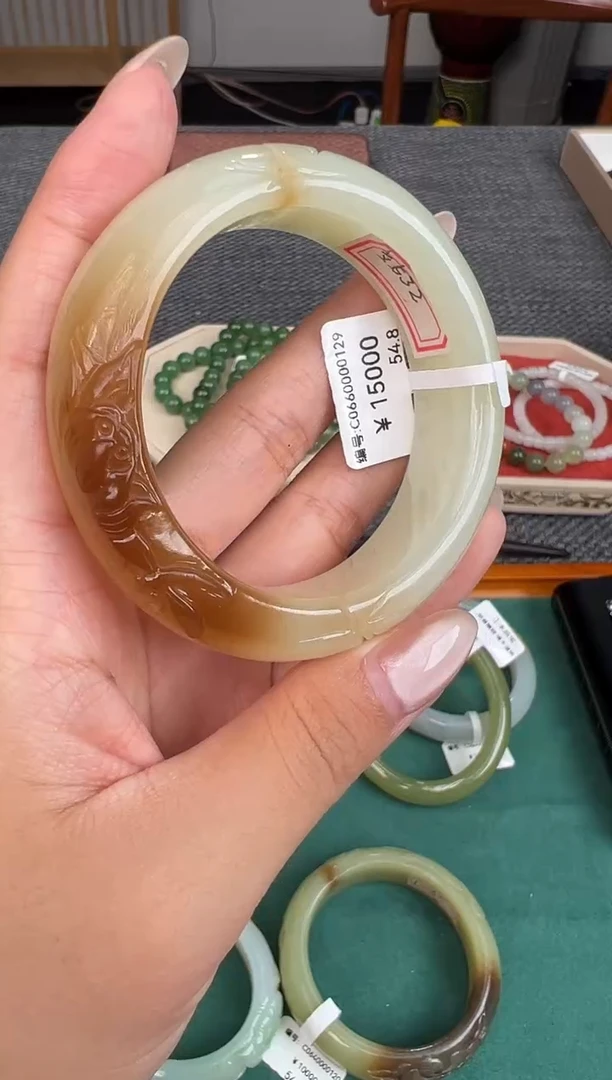 和田玉未镶嵌颈饰手镯  C  54.8