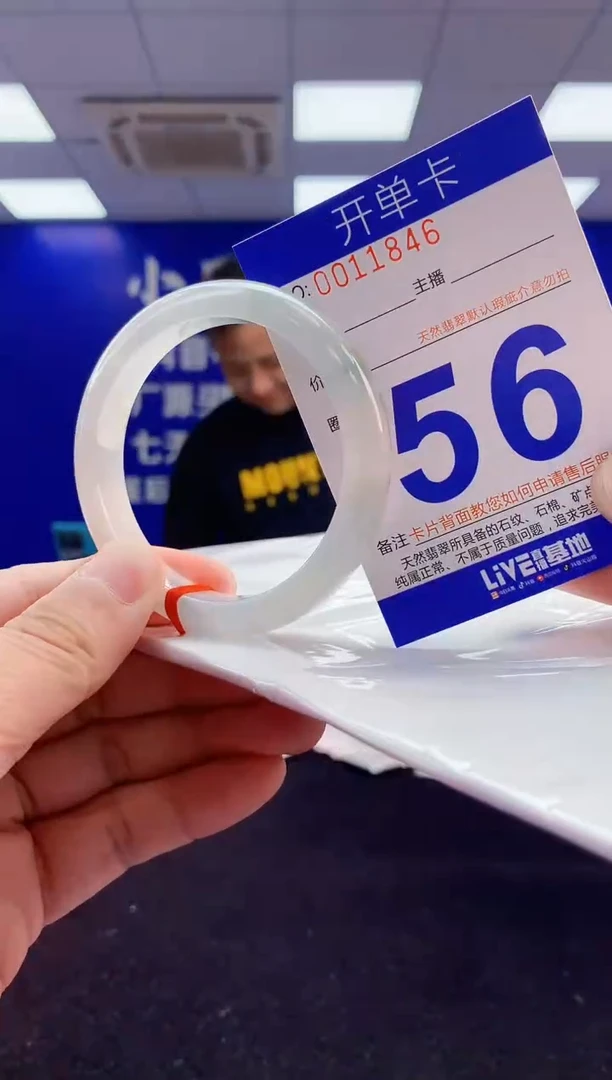 翡翠手镯未镶嵌3天然A货缅甸翡翠默认有瑕