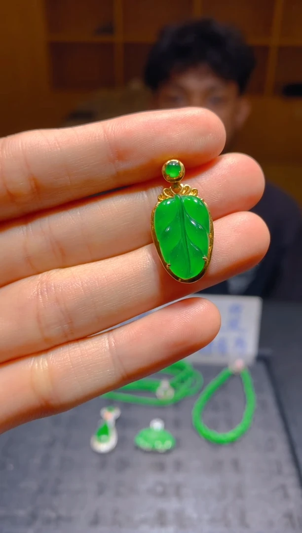 18K金镶嵌定制翡翠146多样性发货（发其一）