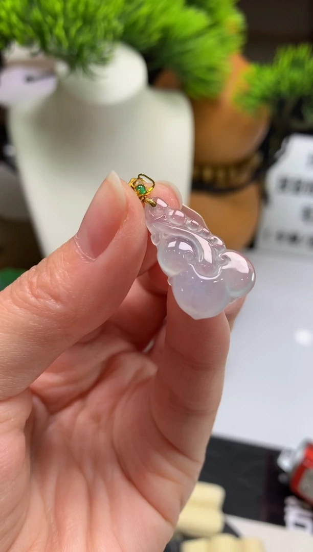 颈饰未镶嵌翡翠和**湛---121872