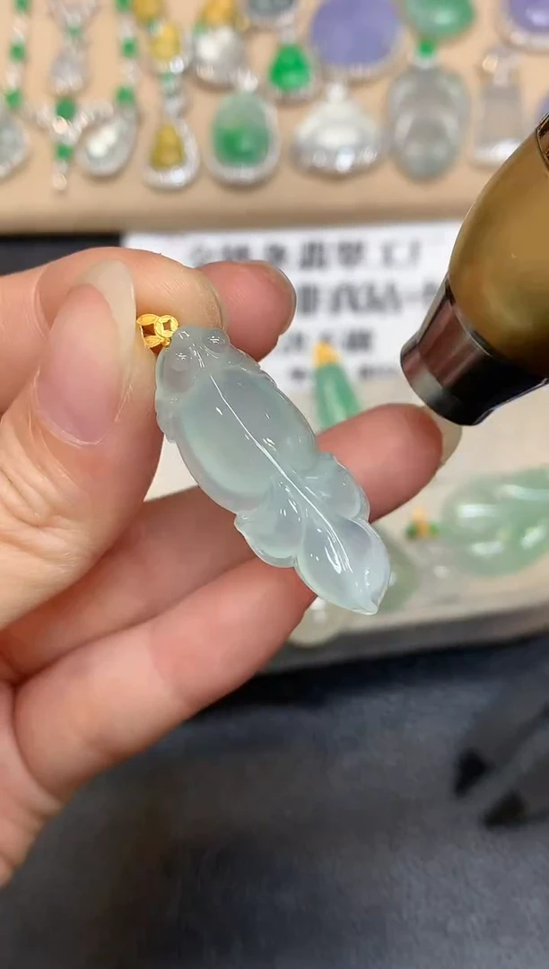 颈饰18K金镶嵌翡翠锦鲤【无服务费