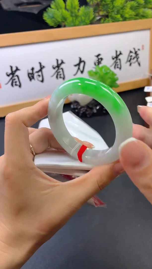 未镶嵌手镯翡翠84,全款22W，定金2W
