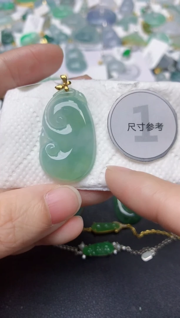 颈饰18K金镶嵌翡翠天然缅甸A货翡翠