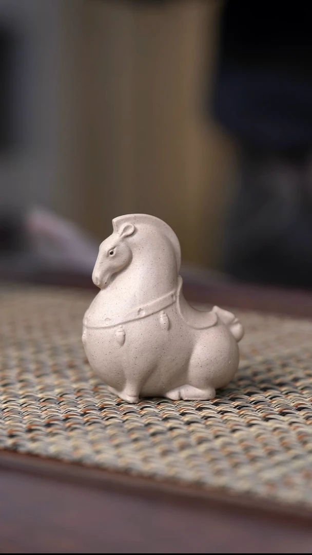 茶壶紫砂原矿茶宠白泥唐马