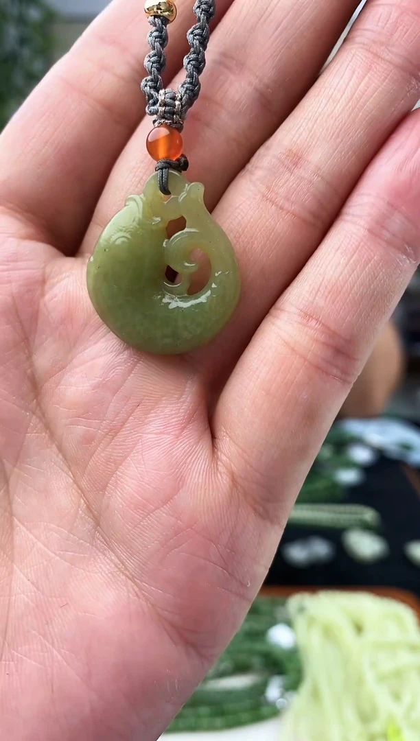 和田玉未镶嵌颈饰1