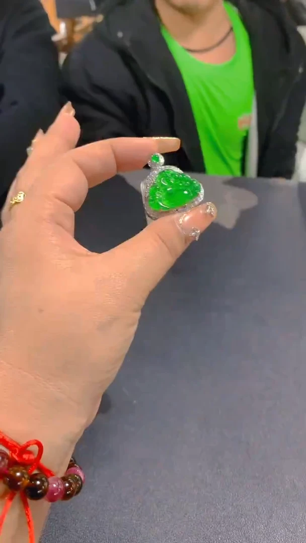 【闪购商品】翡翠吊坠(赠链)未镶嵌0095611880/多样性发一