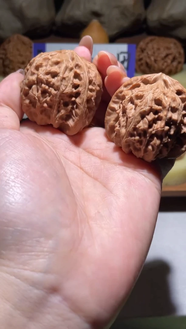 把件文玩核桃老*白狮子（轻微小水尖