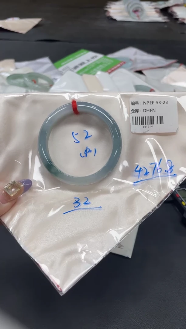 未镶嵌手镯翡翠翡翠手镯