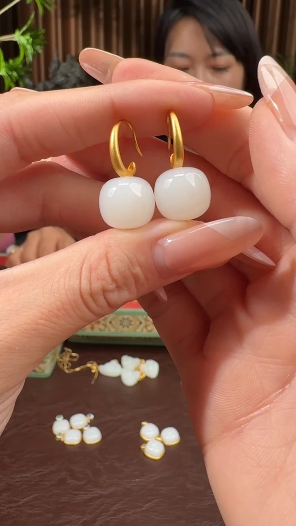 颈饰18K金镶嵌和田玉146国风姐9.30多样性拍一发一