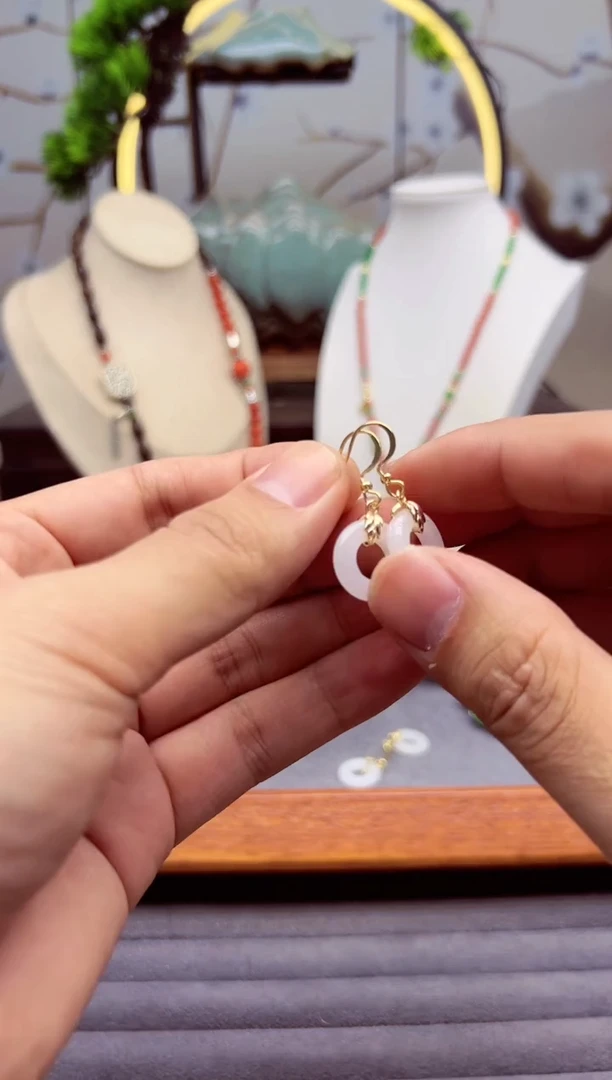 【闪购商品】和田玉耳饰14K金镶嵌E226`````````