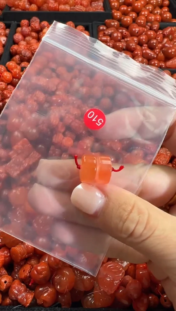 颈饰未镶嵌南红玛瑙1