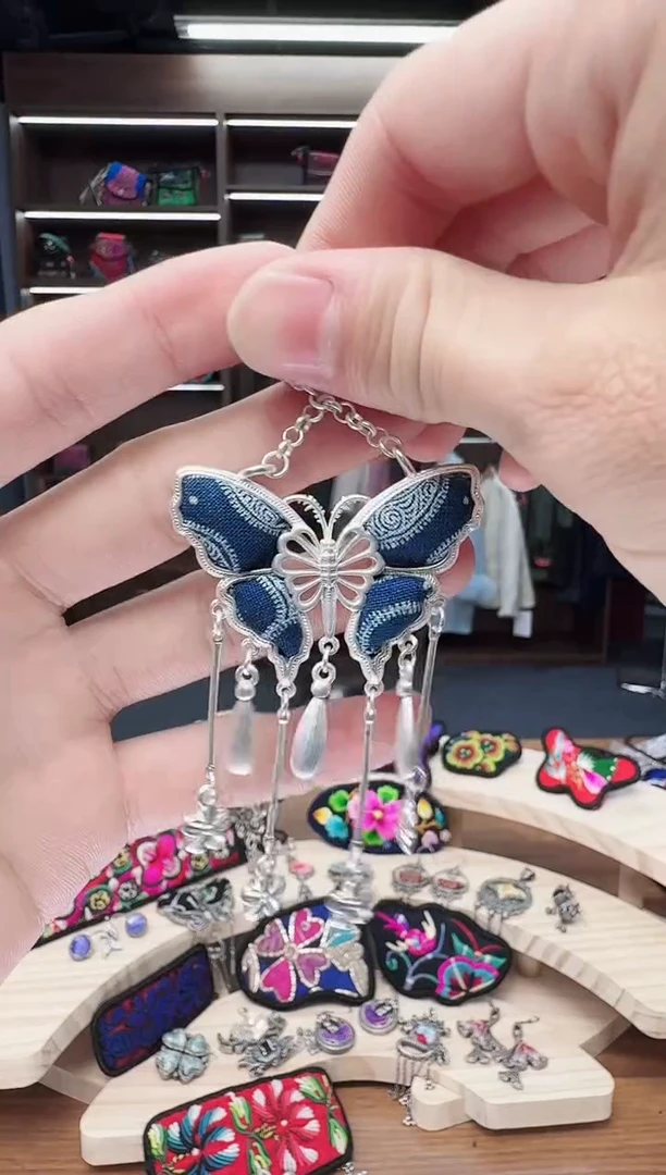 织绣56蒙阿苏苗绣传承店