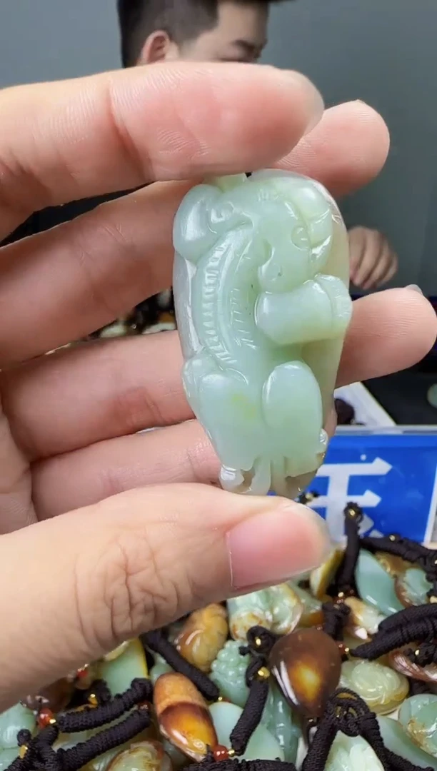 和田玉未镶嵌颈饰1