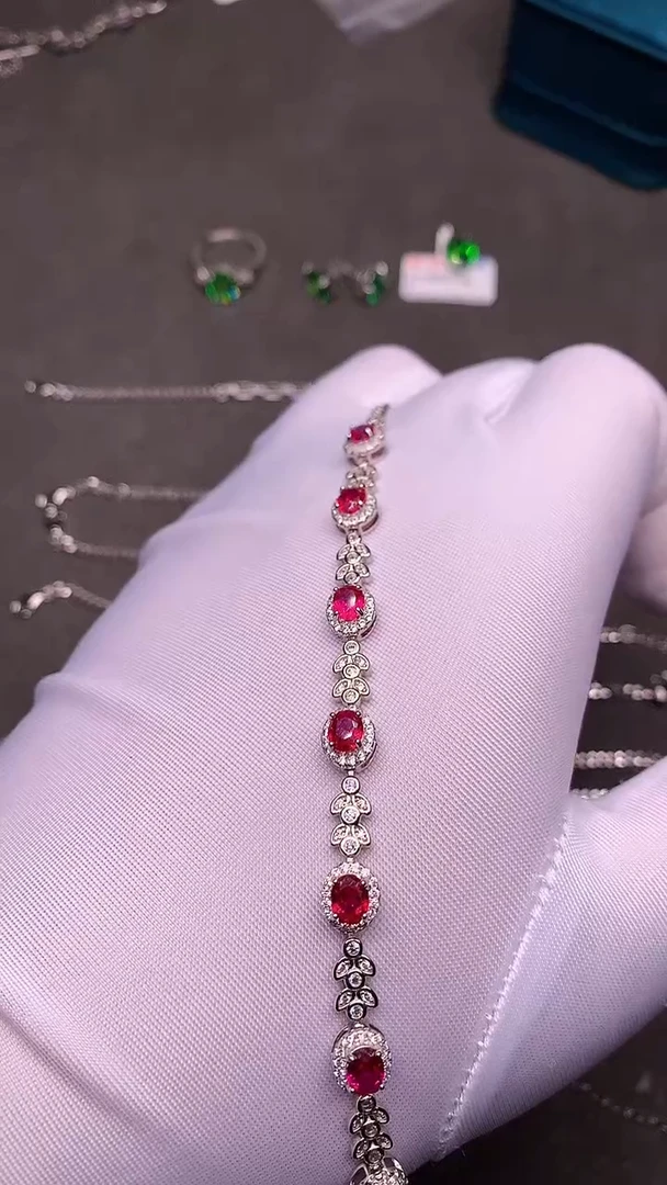 【闪购商品】红宝石手链银S925镶嵌......