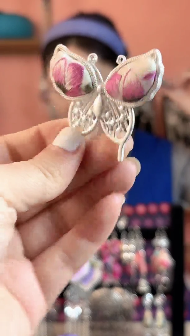 织绣艺枝独秀 非遗饰品 105