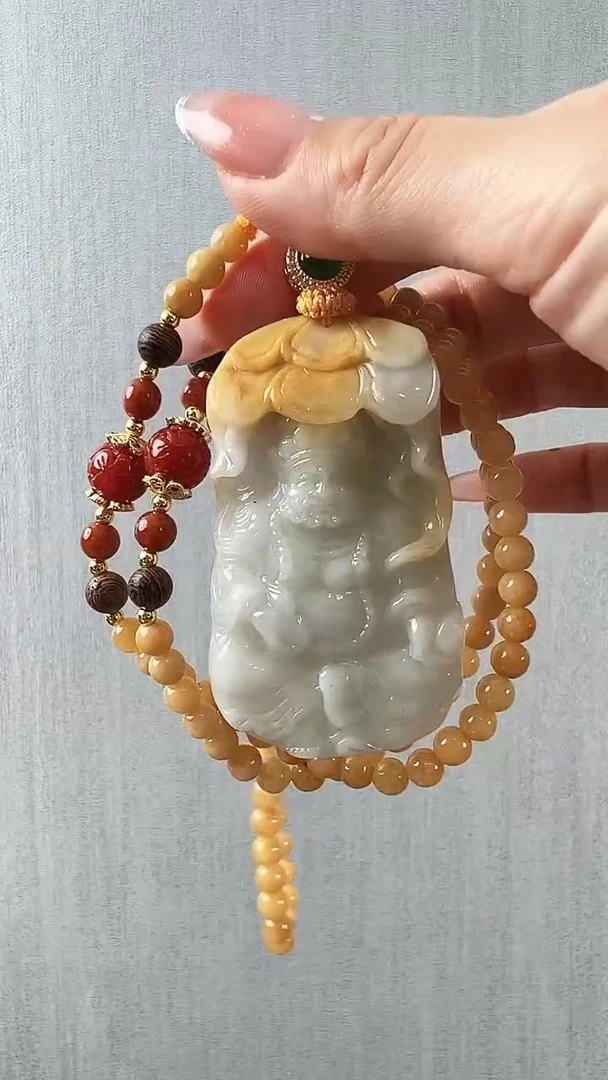 颈饰未镶嵌翡翠黄财神