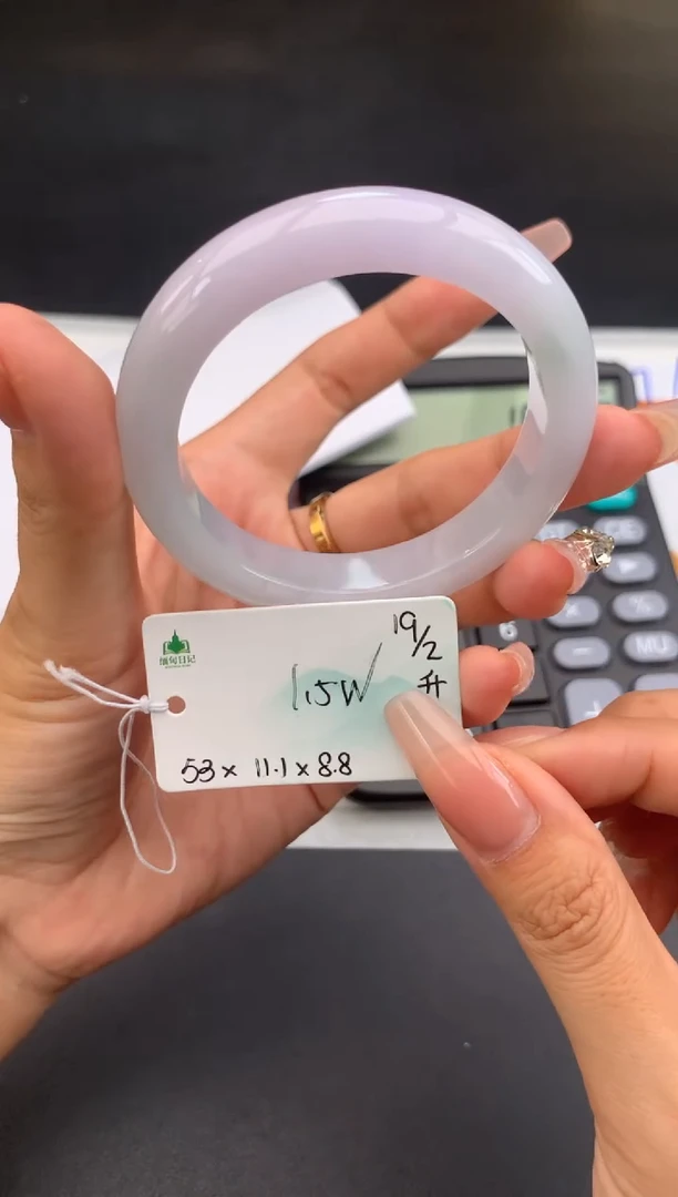 【闪购商品】翡翠手镯未镶嵌女神节#送礼#，下单联系客服核对地址~