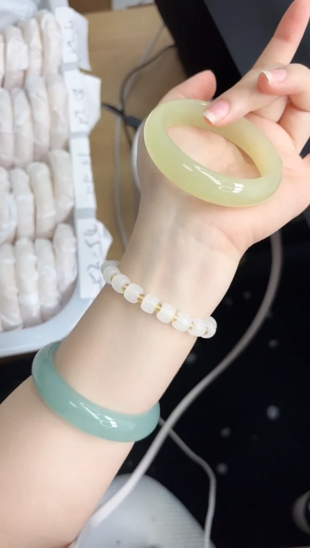 未镶嵌手镯石英质玉17-52.8