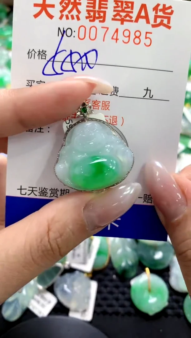 翡翠18K金镶嵌颈饰1111111111111111