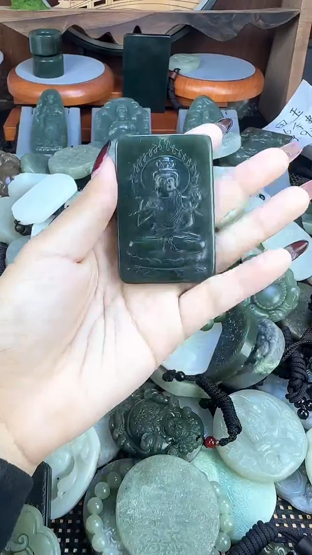 颈饰未镶嵌和田玉1