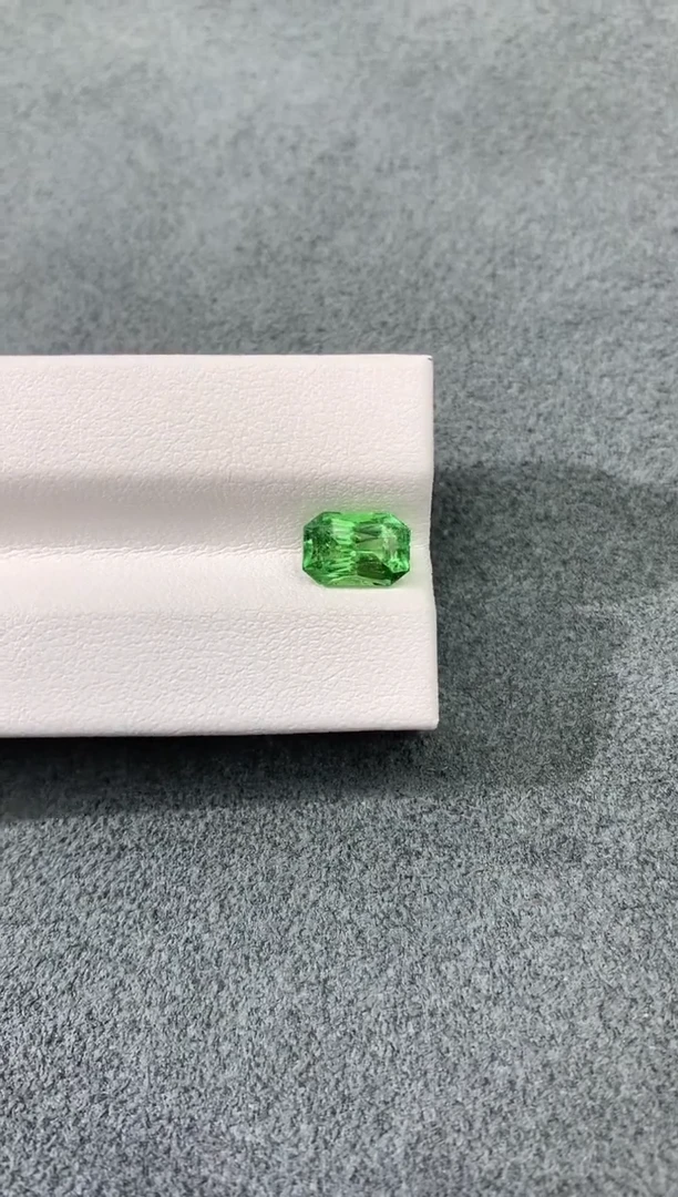 未镶嵌裸石石榴石（沙弗莱）薄荷绿 2.14CT