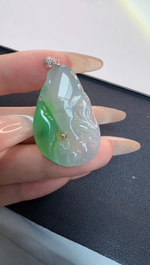 翡翠18K金镶嵌吊坠(不含链)缅甸A货翡翠