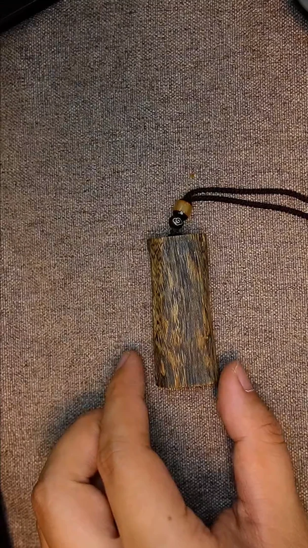 沉香吊坠奇楠无事牌13克