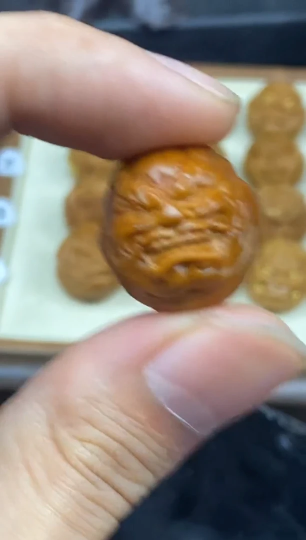 吊坠猴头核桃明*龙僧