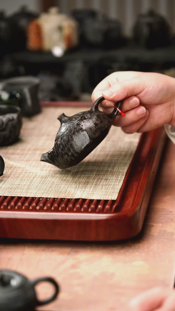 归玉堂冰碛岩重工雕刻斑斓鱼籽守智壶200cc