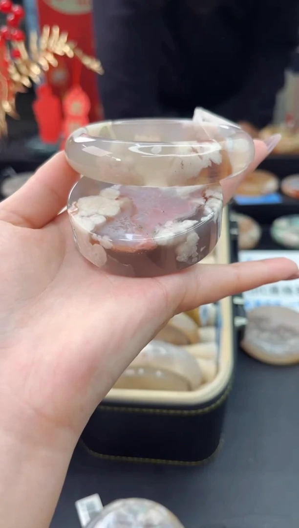 【闪购商品】石英质玉手镯未镶嵌赠送镯心（60圈口）