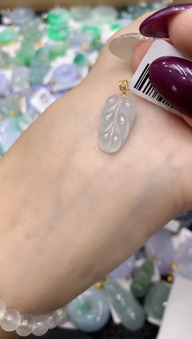 翡翠18K金镶嵌颈饰111111111111