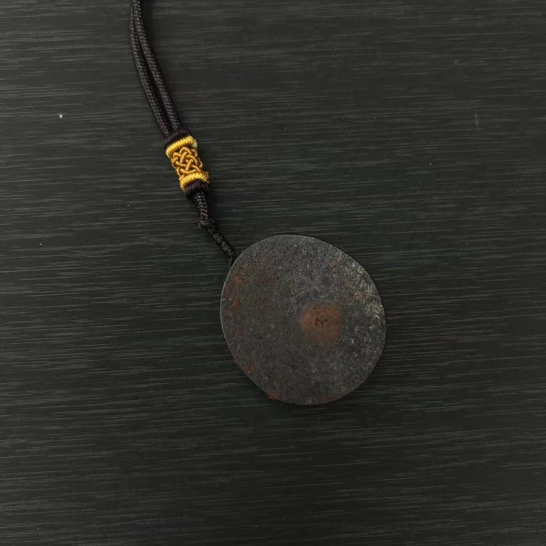 降真香随形圆牌脖挂一条