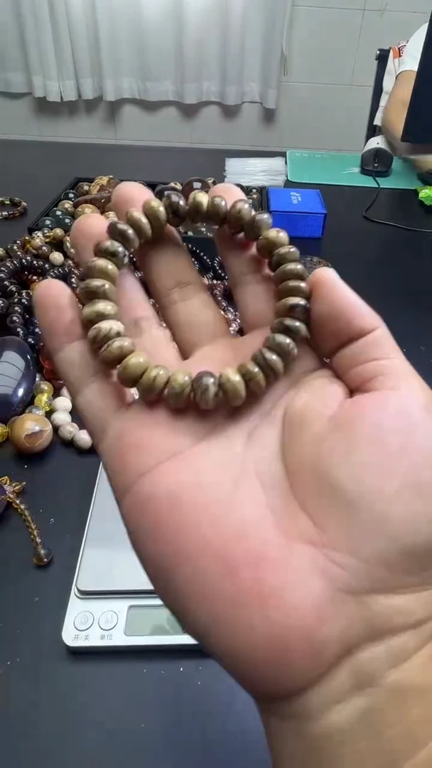 未镶嵌琥珀裸石43