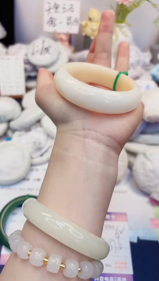 【闪购商品】石英质玉手镯未镶嵌50-财气镯-圈口57