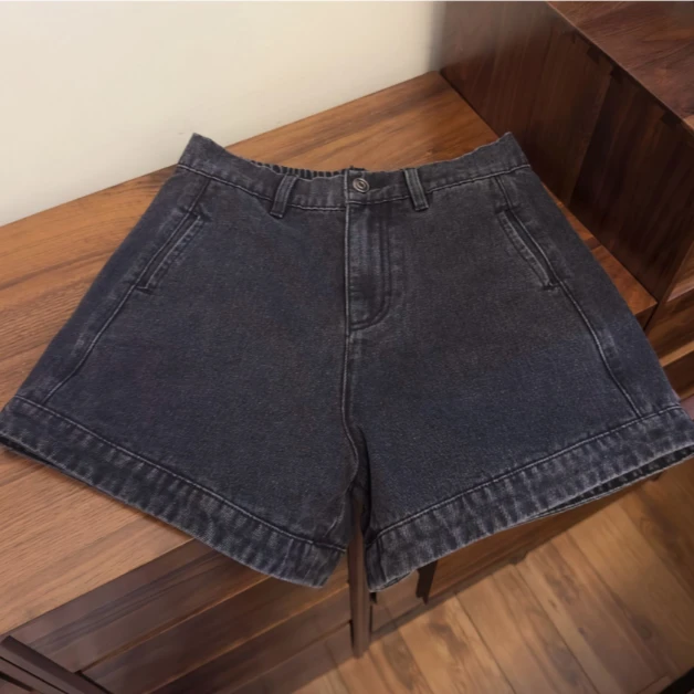 “漫画腿”简约A字热裤 显瘦牛仔短裤女8662
