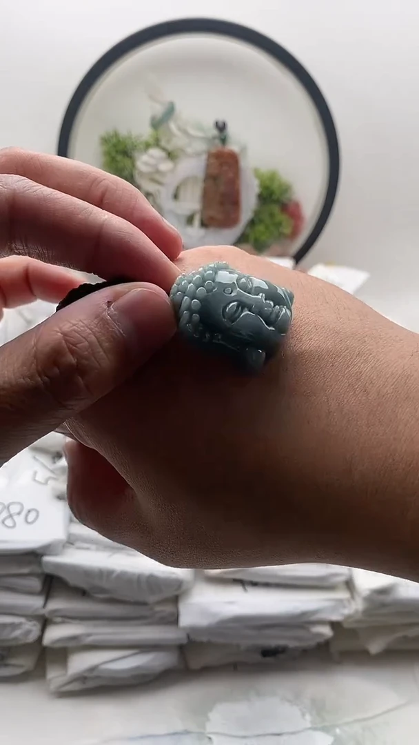 颈饰未镶嵌翡翠佛头