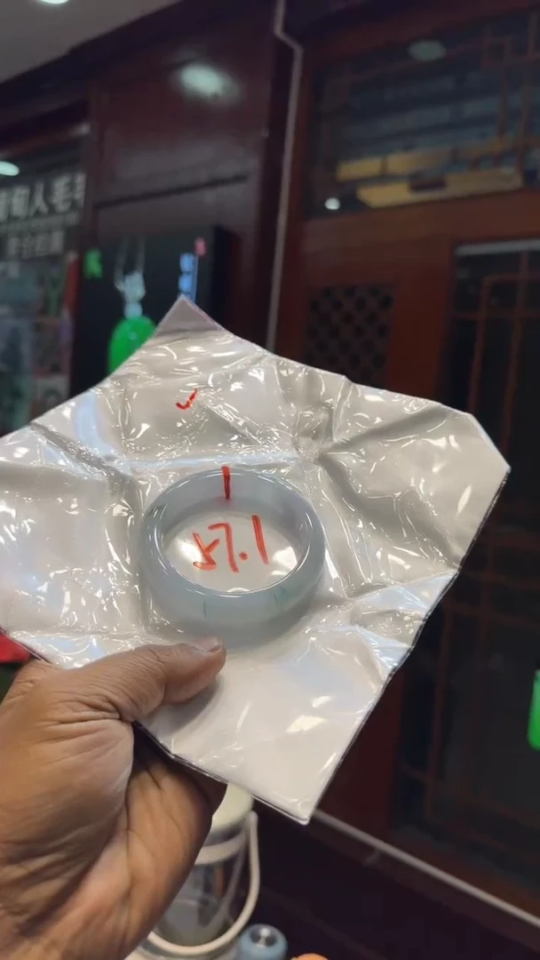 未镶嵌手镯翡翠手镯包容价手镯包容价